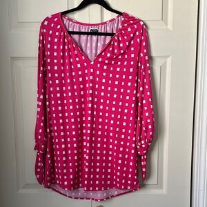 Mud Pie size medium Fuchsia and White Geometric Blouse